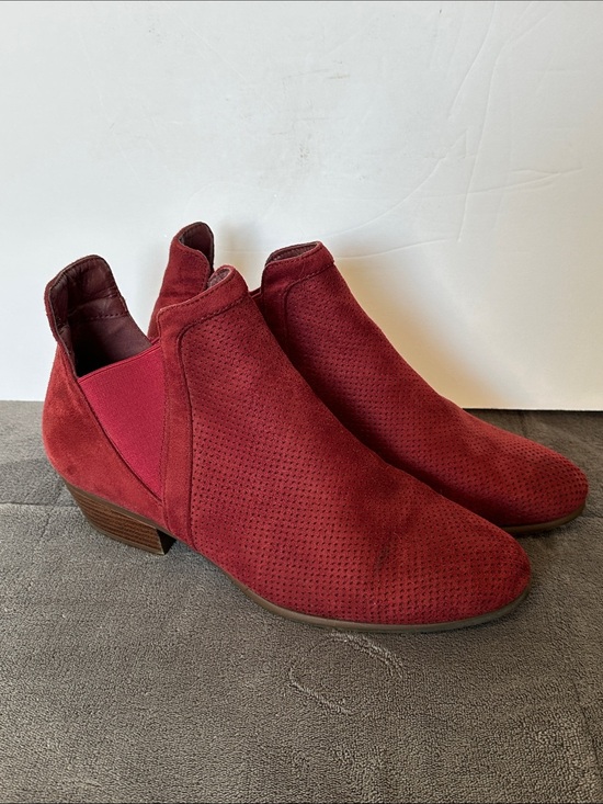 Refresh Shoes - Refresh Women’s Red Suede Ankle Booties Size 9 Short Boots slip on